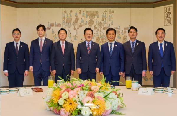 이재명 대통령·여야 당대표 오찬 회동 기사 이미지