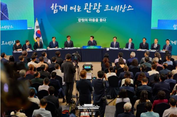 이재명 대통령 '강원도에 사는 것 억울하지 않게 각별히 배려하겠다' 기사 이미지