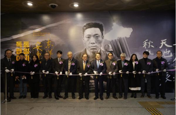 안중근 유묵 ‘장탄일성 선조일본’ 첫 공개 김동연, “안중근 의사 30년 인생이 남긴 독립·평화 정신, 경기도가 적극 계승하겠다” 기사 이미지