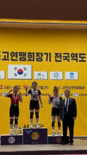 고성군 여중 역도부, 전국대회서 다수 메달 획득 기사 이미지