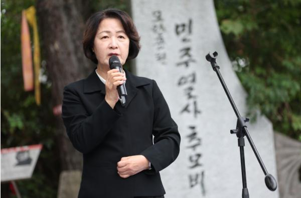추미애, 경기도 민주화운동희생자 추모제 참석 “민주화는 현재진행형…주권자인 국민의 뜻 받들어야” 기사 이미지